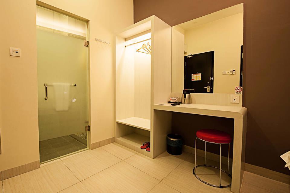 Seven Hotel Putatan Kültér fotó
